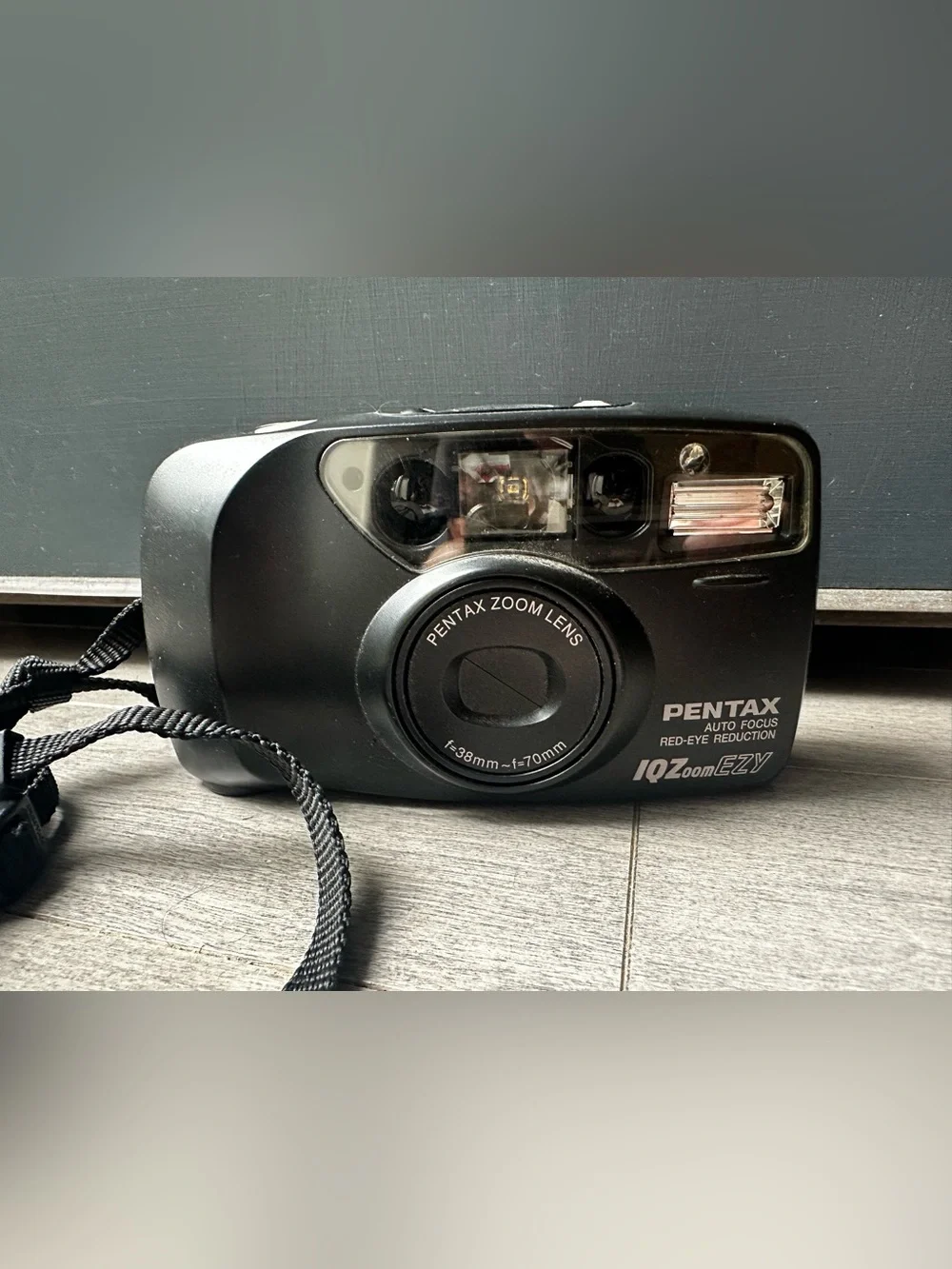 Vtg Pentax IQZoom EZY Camera Auto Focus Point & Shoot 35mm Zoom Case Not Tested